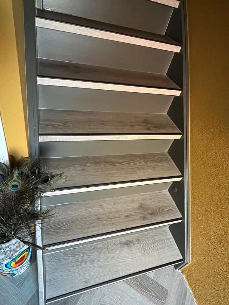 Trap met PVC in eikenlook en ledverlichting